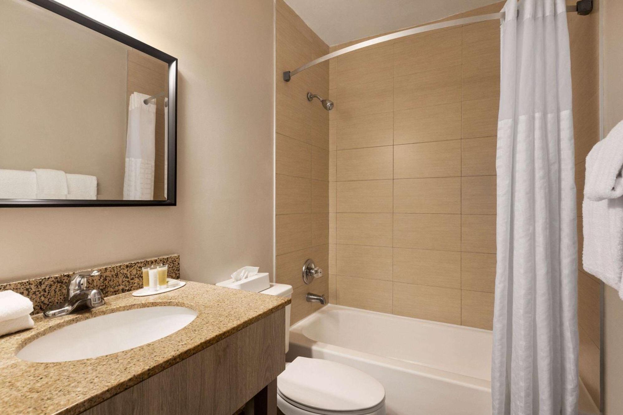 Days Inn By Wyndham Miami Airport North Miami Springs Eksteriør bilde